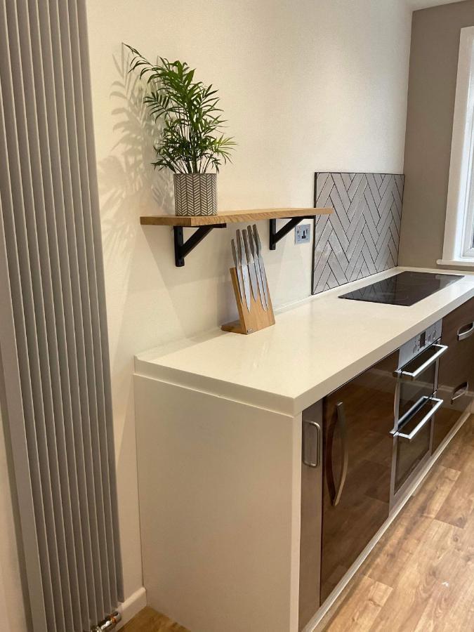 The Clock Tower Apartment - Spacious, Modern, 2 Bed Room Apartment , Southsea With Free Parking - Sleeps 4 Portsmouth Exterior foto
